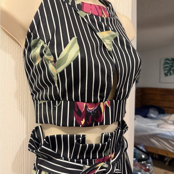 VENUS Black Striped Wide-Leg Pants with Pink Floral Print and top - Picture 9 of 10